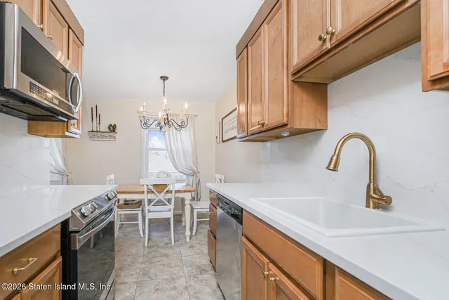 $364,999 | 890 Armstrong Avenue, Unit 23 | Eltingville