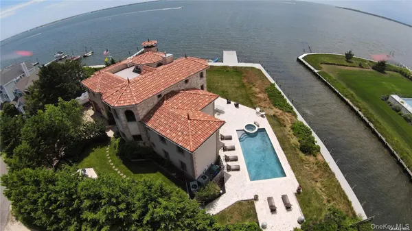 an aerial view of a house having yard