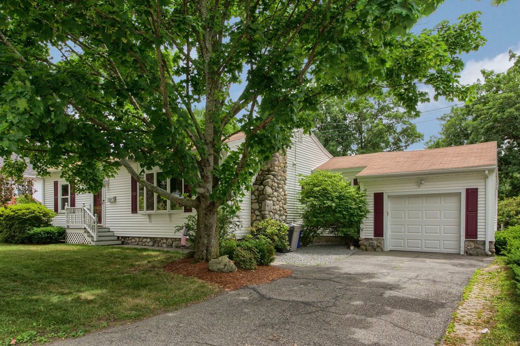 884 Riverside Drive Methuen, MA 01844 - Photo 1 of 30 Gallery Image 1