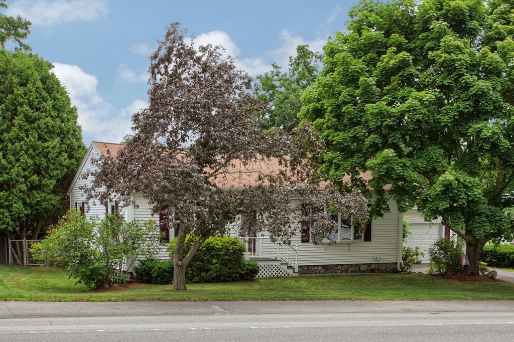 884 Riverside Drive Methuen, MA 01844 - Photo 2 of 30 Gallery Image 2