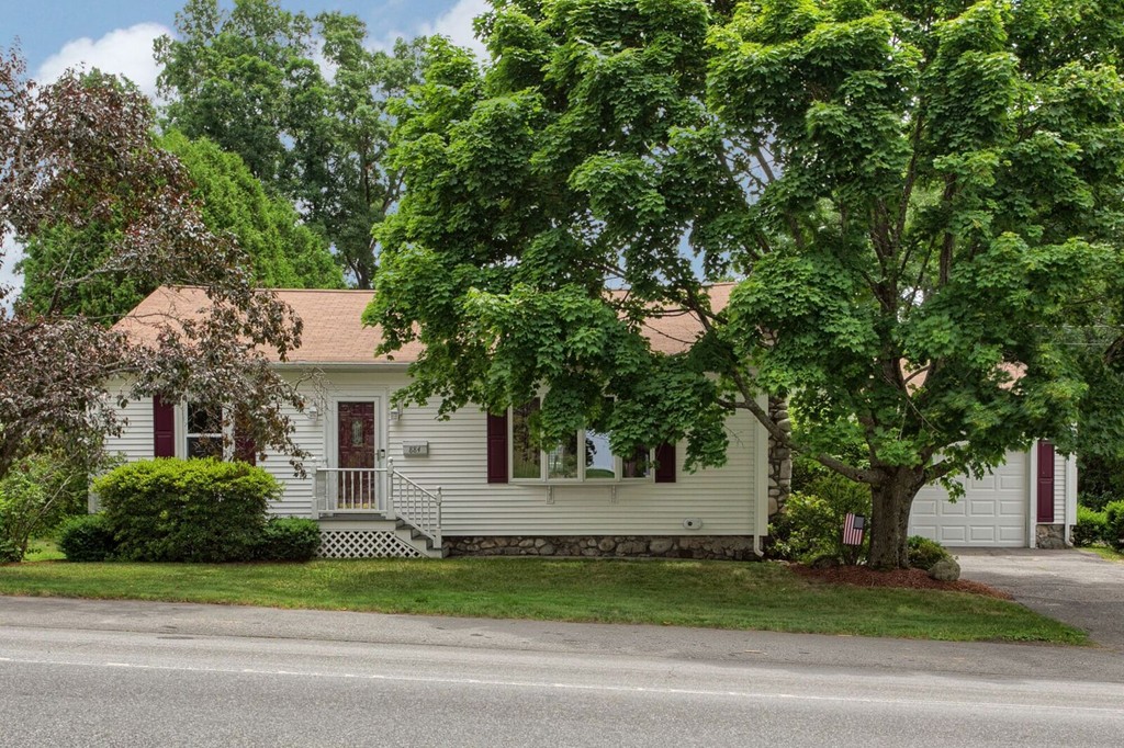 884 Riverside Drive Methuen, MA 01844 - Photo 3 of 30 Gallery Image 3