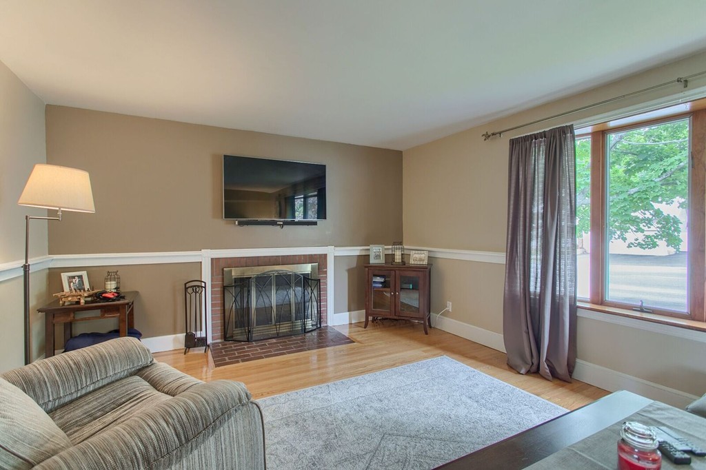 884 Riverside Drive Methuen, MA 01844 - Photo 6 of 30 Gallery Image 6