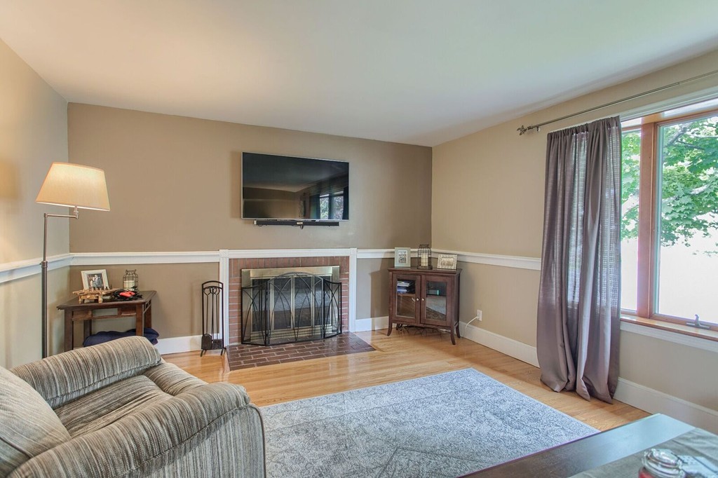 884 Riverside Drive Methuen, MA 01844 - Photo 9 of 30 Gallery Image 9