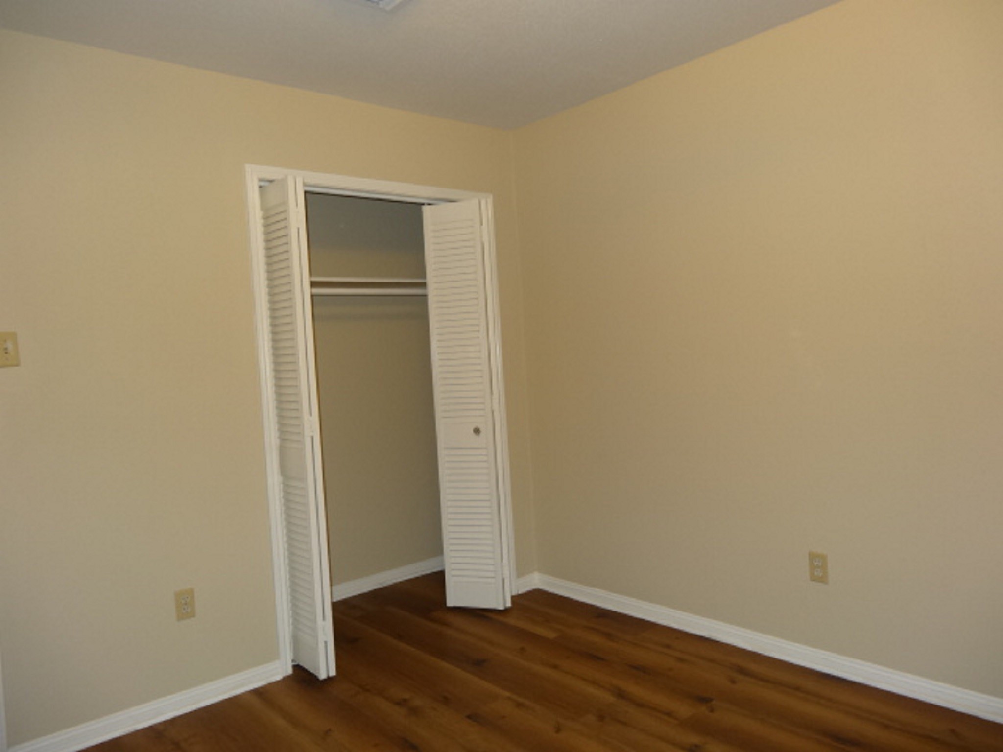 5522 Deep Forest Drive Houston, TX 77092 - Photo 26 of 47 a view of an empty room with wooden floor and closet