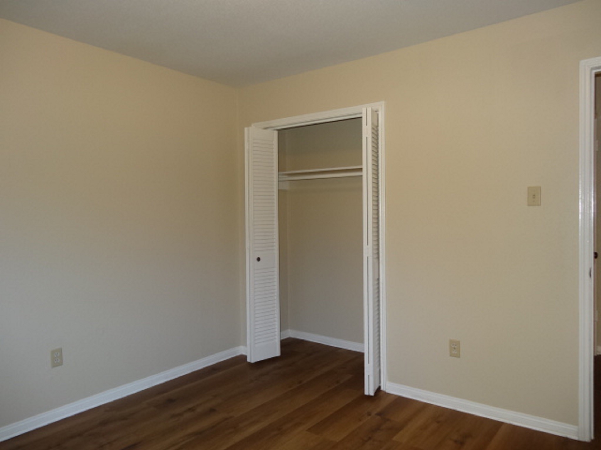 5522 Deep Forest Drive Houston, TX 77092 - Photo 27 of 47 a view of an empty room with wooden floor and closet