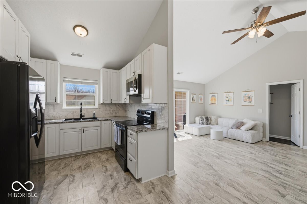 2533 Copper Tree Way Carmel, IN 46033 - Photo 11 of 32