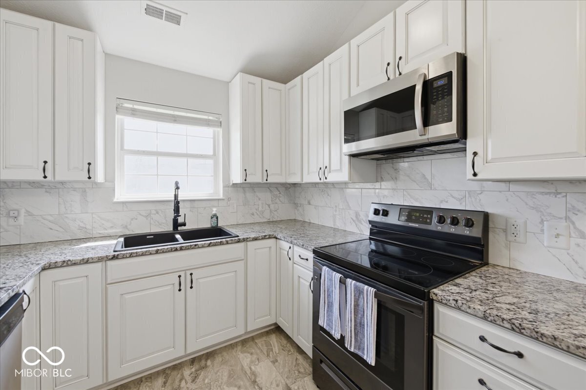 2533 Copper Tree Way Carmel, IN 46033 - Photo 13 of 32