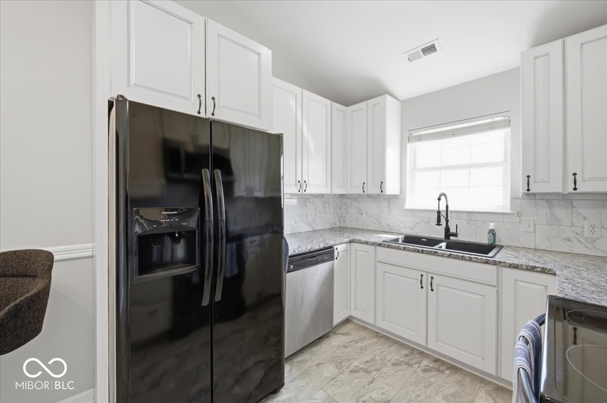 2533 Copper Tree Way Carmel, IN 46033 - Photo 14 of 32