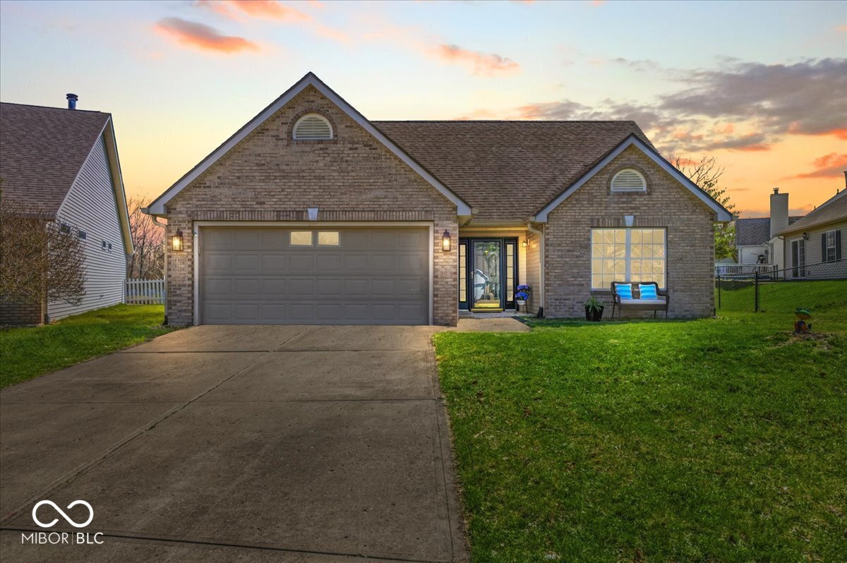 2533 Copper Tree Way Carmel, IN 46033 - Photo 2 of 32