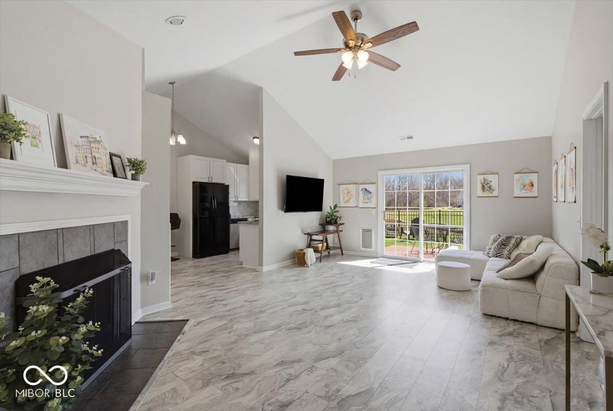 2533 Copper Tree Way Carmel, IN 46033 - Photo 4 of 32