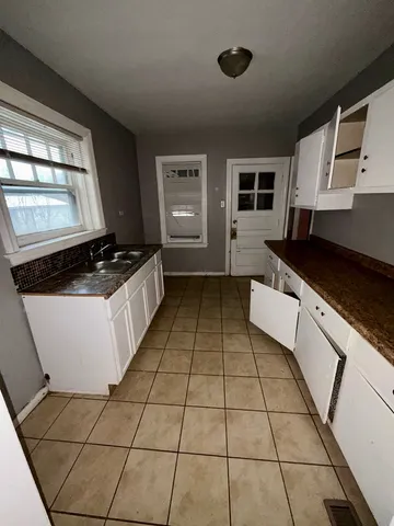 $159,000 | 1255 West 108th Place, Chicago, IL 60643