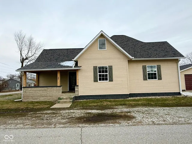 $294,900 | 402 South Mulberry Street, Fairland, IN 46126