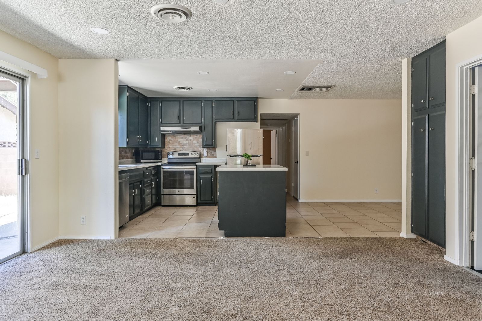 1123 Randall Street Ridgecrest, CA 93555 - Photo 2 of 28