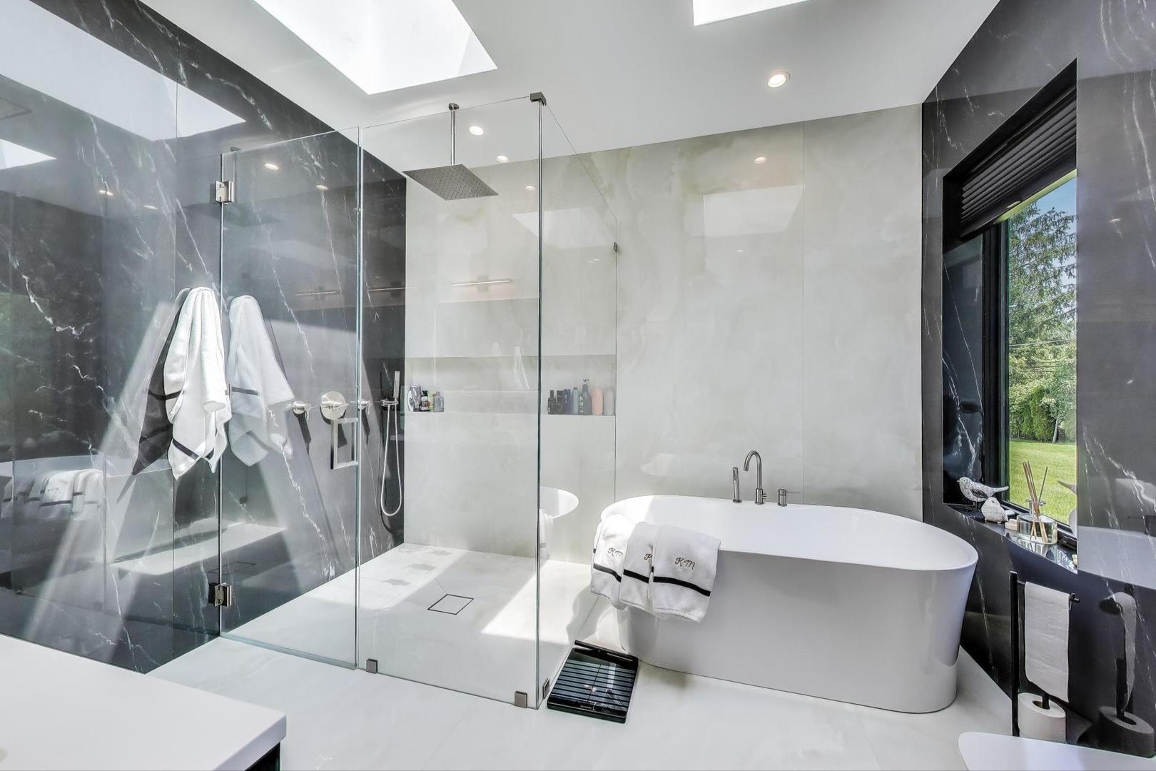 821 Harms Road Glenview, IL 60025 - Photo 20 of 41 a bathroom with a bathtub and a sink