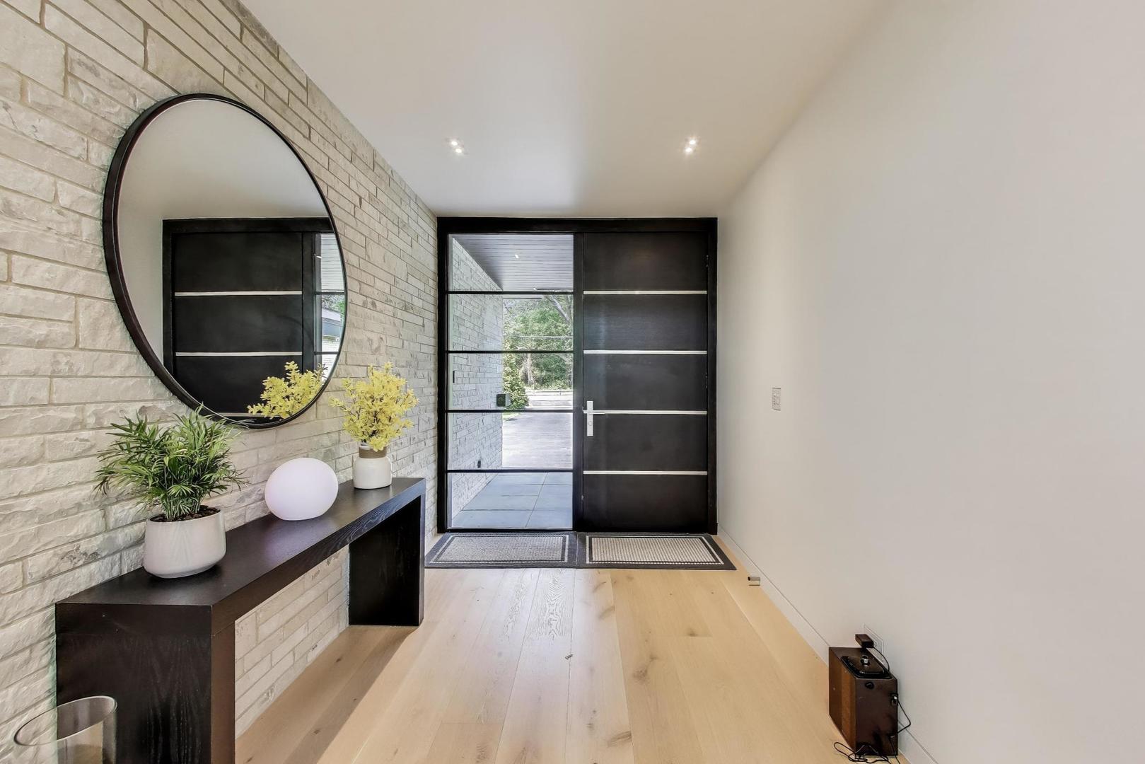 821 Harms Road Glenview, IL 60025 - Photo 7 of 41 a view of a living room and bathroom