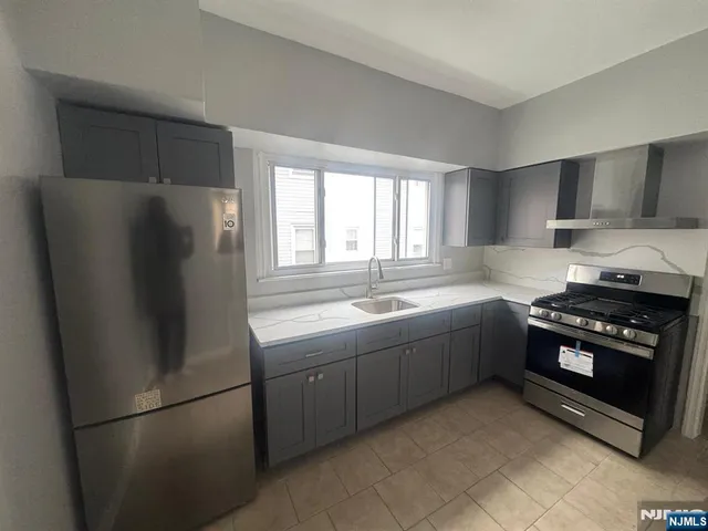 $2,400 | 421 Berwick Street, Orange, NJ 07050