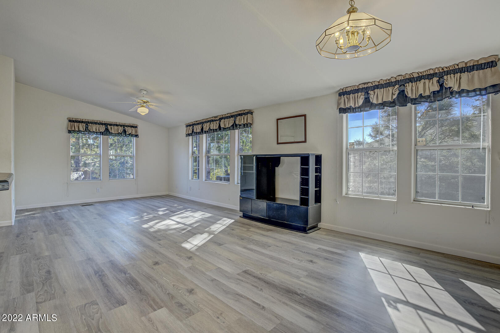 2104 Florence Road Payson, AZ 85541 - Photo 6 of 27 Front Room