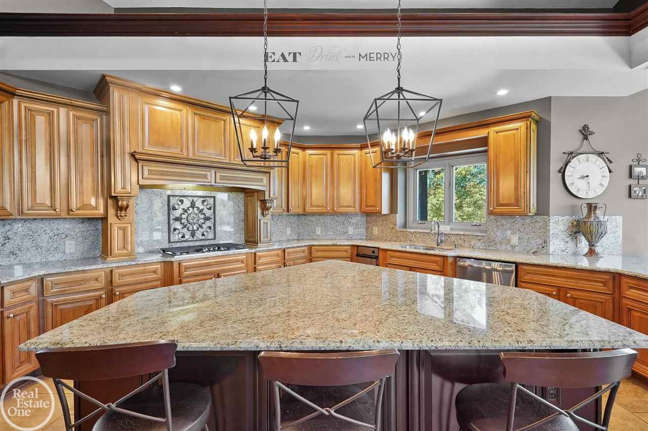 69437 Lake Point Court Romeo, MI 48065 - Photo 12 of 66 50079130-11.JPG