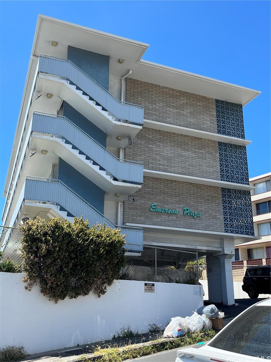 1516 Emerson Street, Unit 104 Honolulu, HI 96813 - Photo 1 of 9 a view of building with front door
