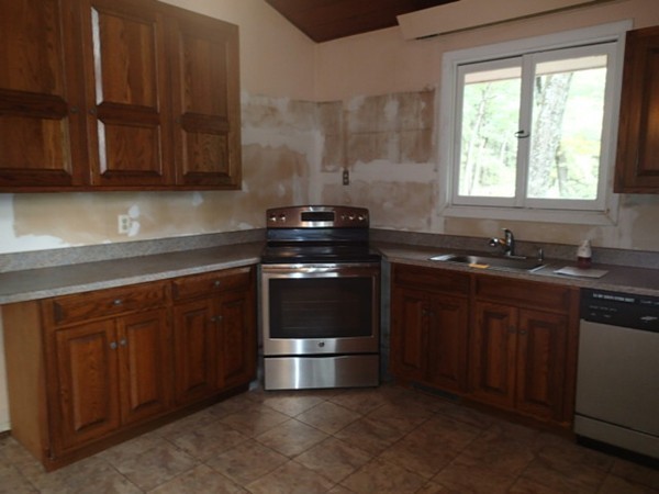 98 Jennings Road Holliston, MA 01746 - Photo 5 of 12 Gallery Image 5