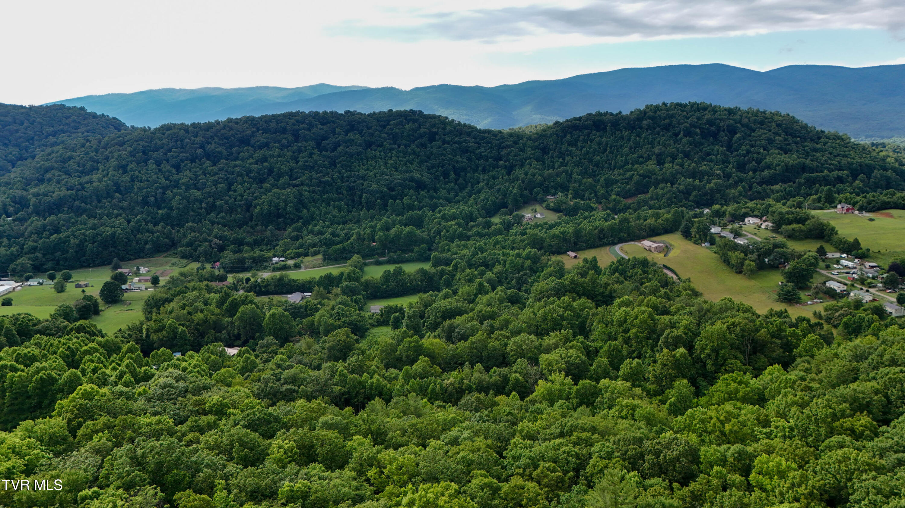180 Bill Nave Loop, Unit 6 Elizabethton, TN 37643 - Photo 17 of 21 16-print-180 Bill Nave Loop Drone JF-17