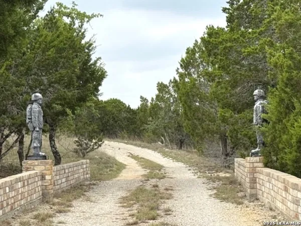 $900,000 | 108 Saddle Wood Trail, Comfort, TX 78013