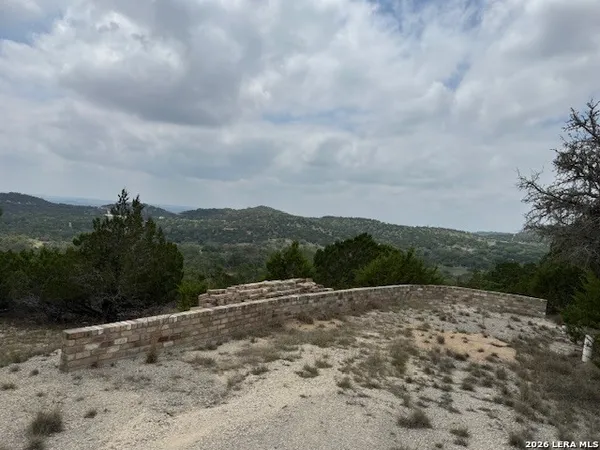 $900,000 | 108 Saddle Wood Trail, Comfort, TX 78013