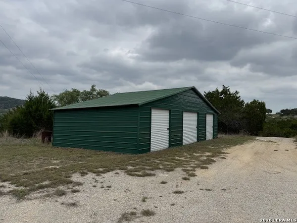 $900,000 | 108 Saddle Wood Trail, Comfort, TX 78013