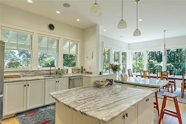 $2,475,000 | 1702 Drift Road, Westport, MA 02790