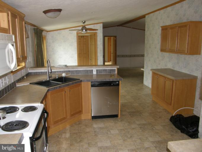 14026 Maple Ridge Hancock, MD 21750 - Photo 3 of 9 Kitchen