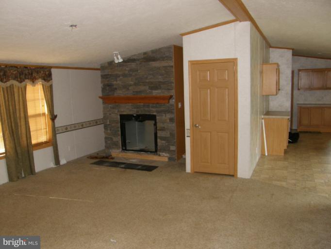 14026 Maple Ridge Hancock, MD 21750 - Photo 8 of 9 Living Room