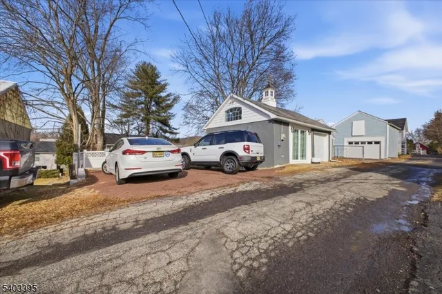 $400,000 | 53 Brunswick Avenue, Bloomsbury, NJ 08804