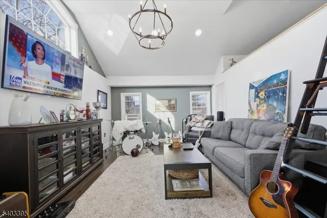 $400,000 | 53 Brunswick Avenue, Bloomsbury, NJ 08804