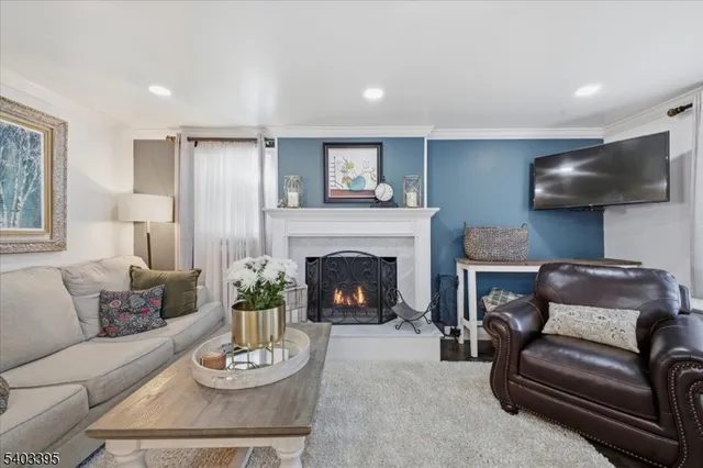 $400,000 | 53 Brunswick Avenue, Bloomsbury, NJ 08804