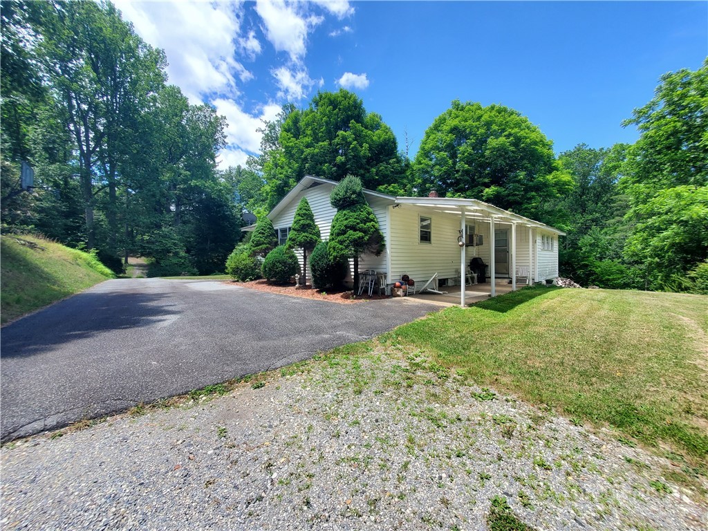 886 Hanging Rock Road Spruce Pine, NC 28777 - Photo 8 of 50