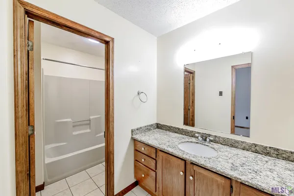 $375,000 | 425 Hale Drive, Thibodaux, LA 70301