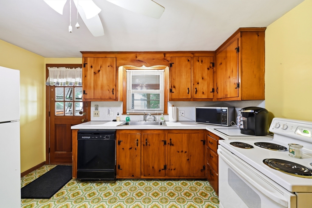 57 Arthur Street Springfield, MA 01104 - Photo 11 of 29