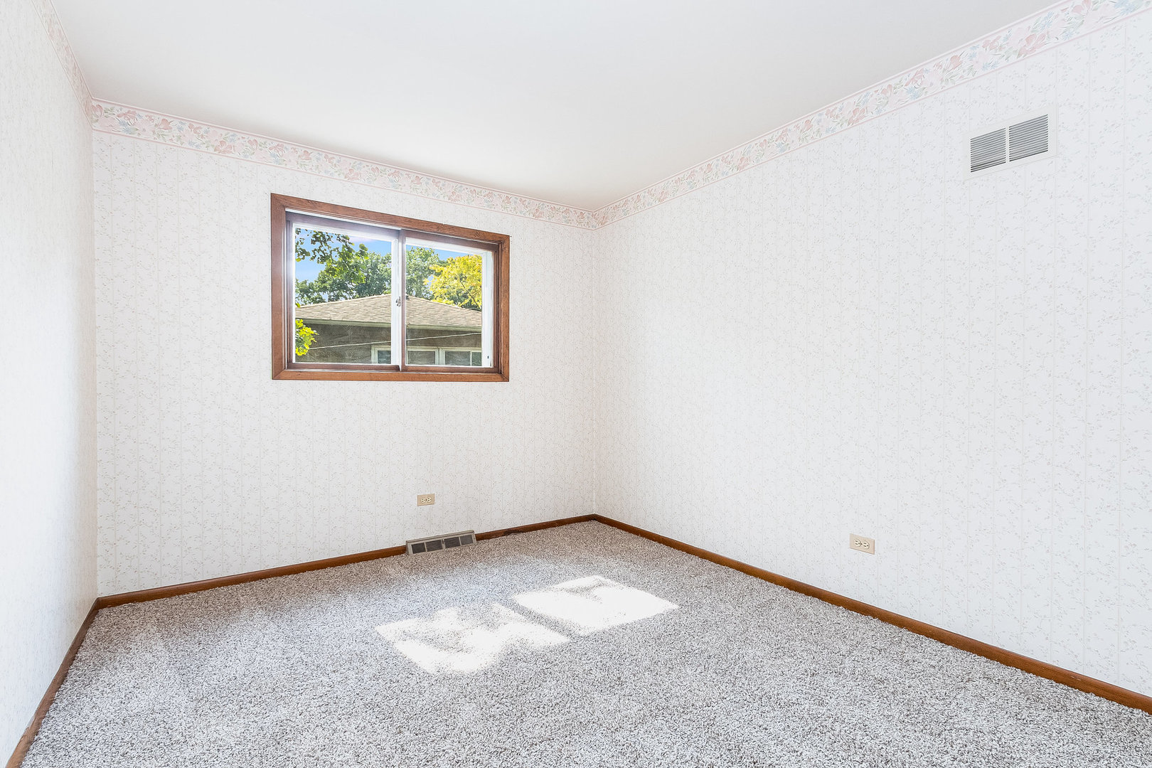 17010 Gaynelle Road Tinley Park, IL 60477 - Photo 11 of 19 an empty room with a window