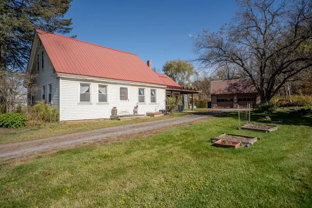 $139,000 | 1536 Memorial Drive, St. Johnsbury, VT 05819