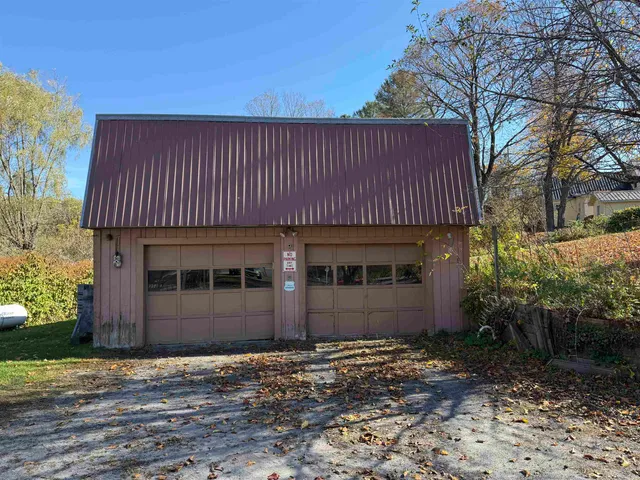 $139,000 | 1536 Memorial Drive, St. Johnsbury, VT 05819