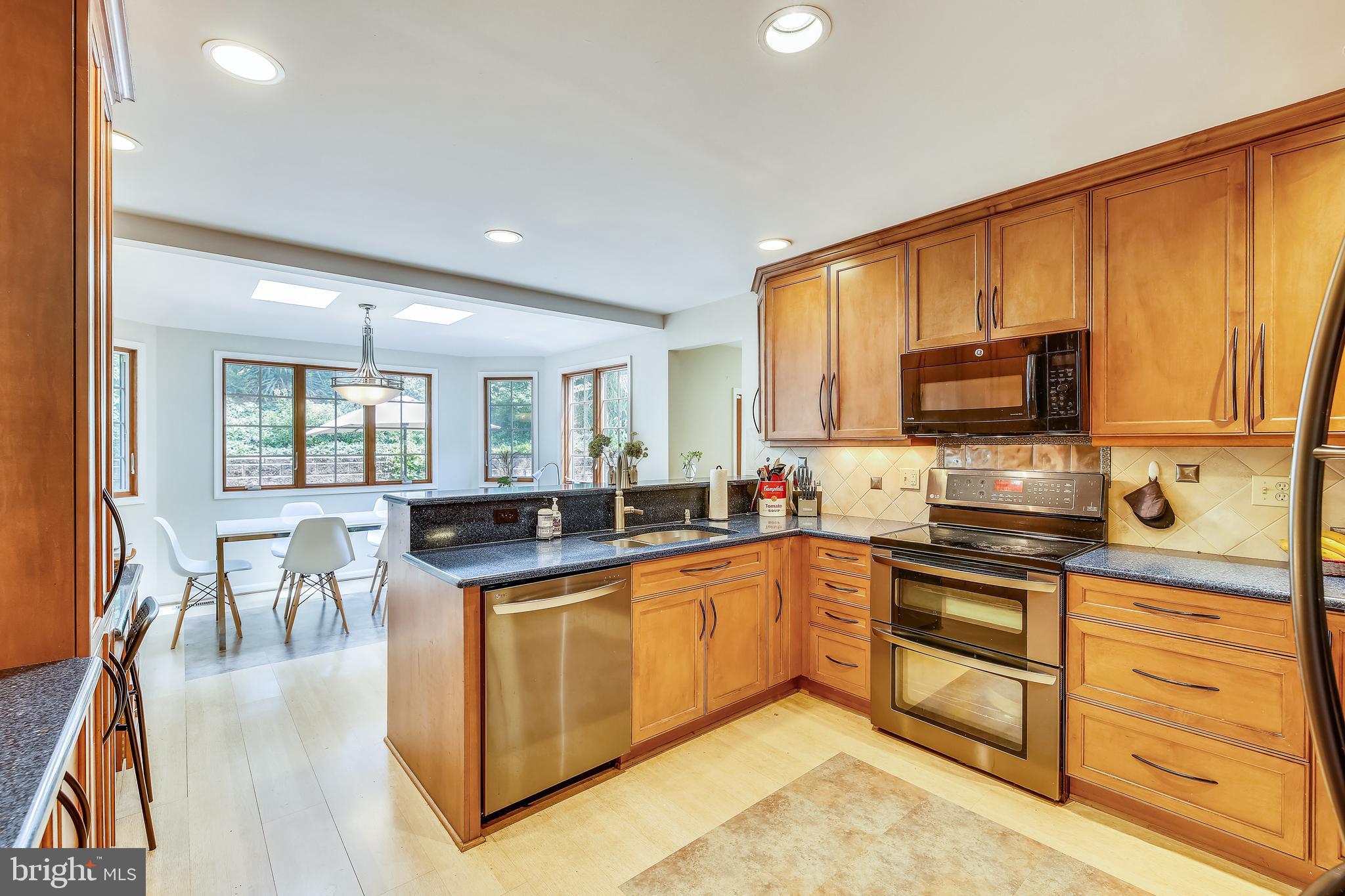 8 Pebble Ridge Court Potomac, MD 20854 - Photo 12 of 61