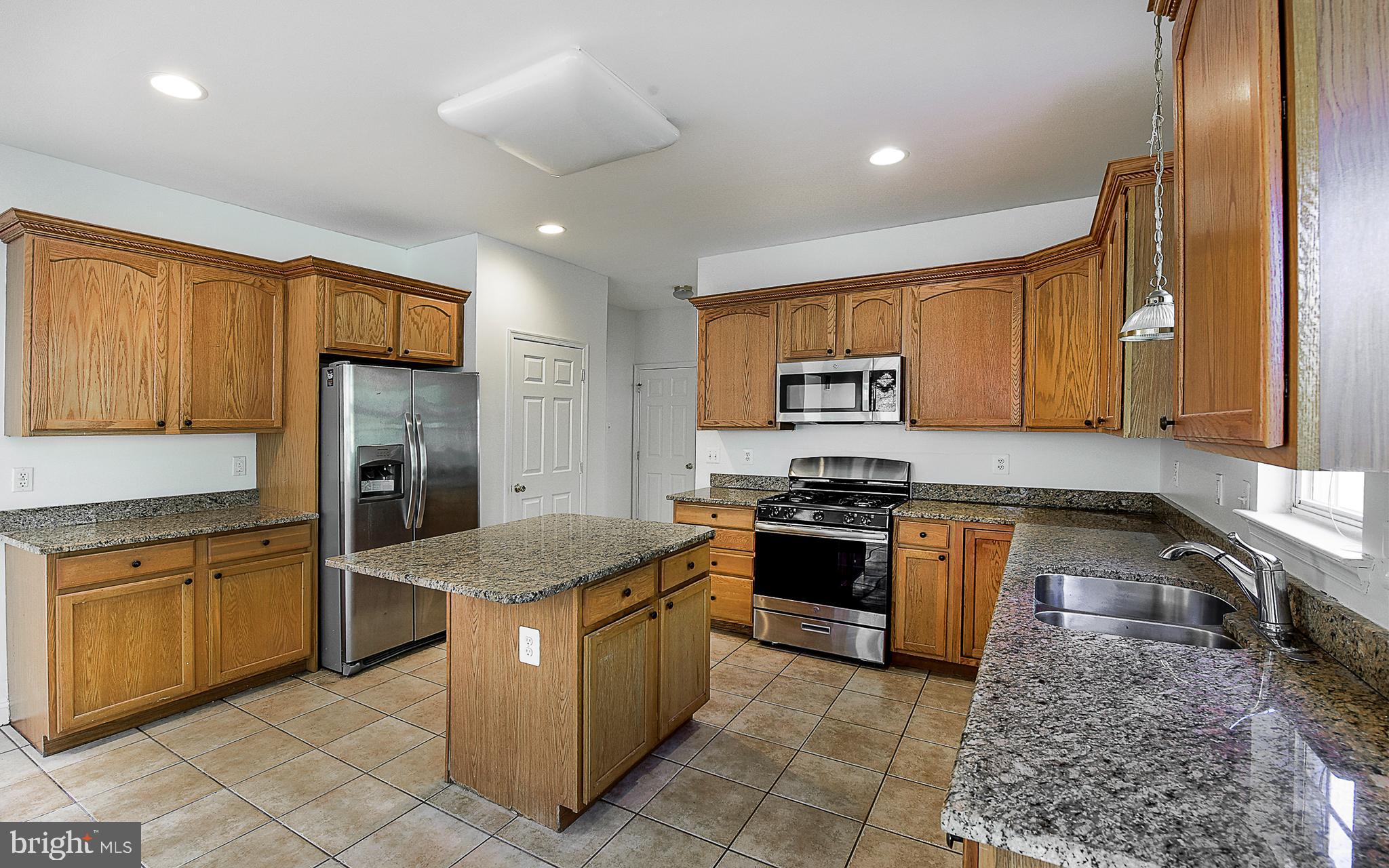 6 Palmer Court Glassboro, NJ 08028 - Photo 12 of 44 Kitchen with island