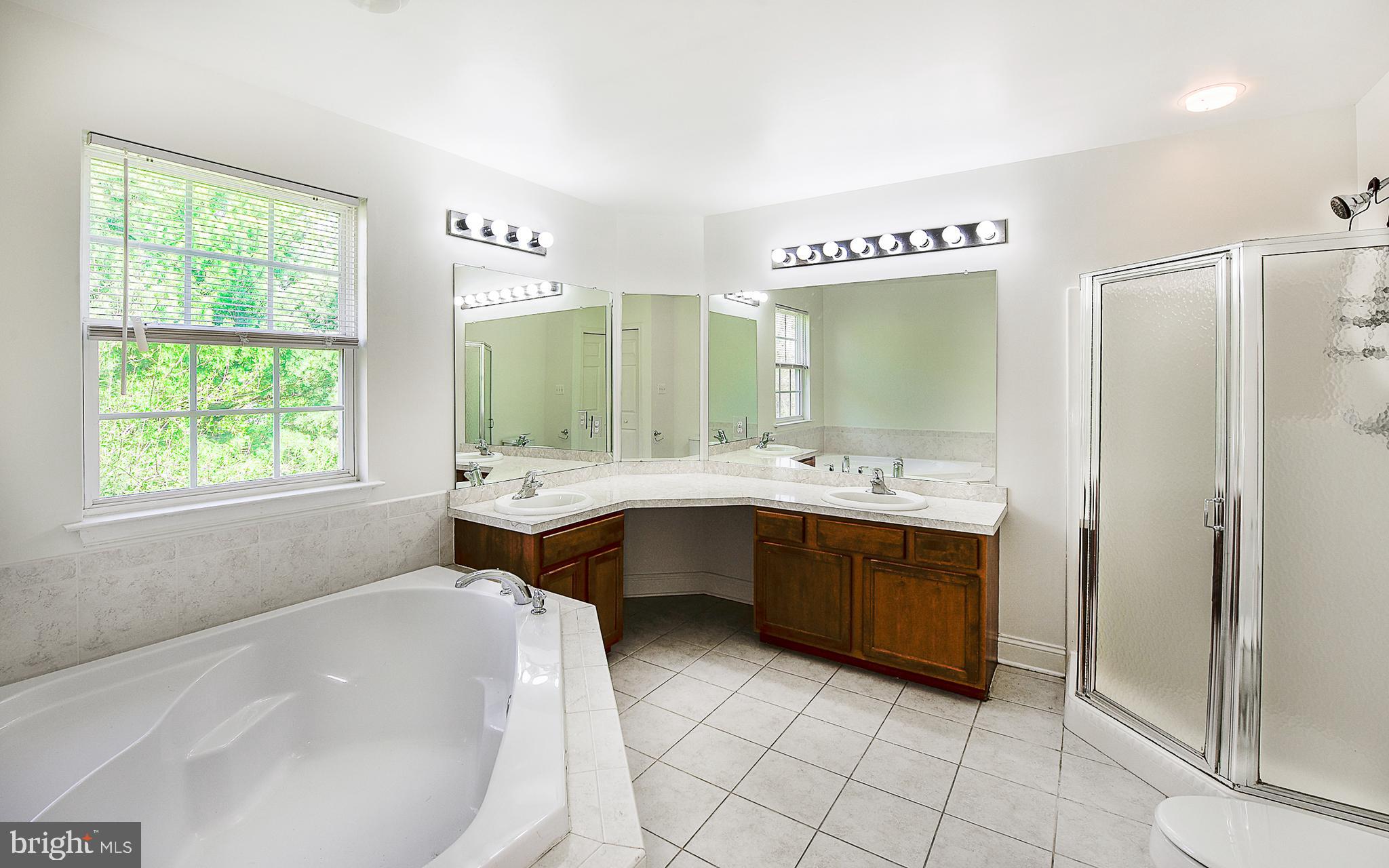 6 Palmer Court Glassboro, NJ 08028 - Photo 27 of 44 Primary bathroom with soaking tub
