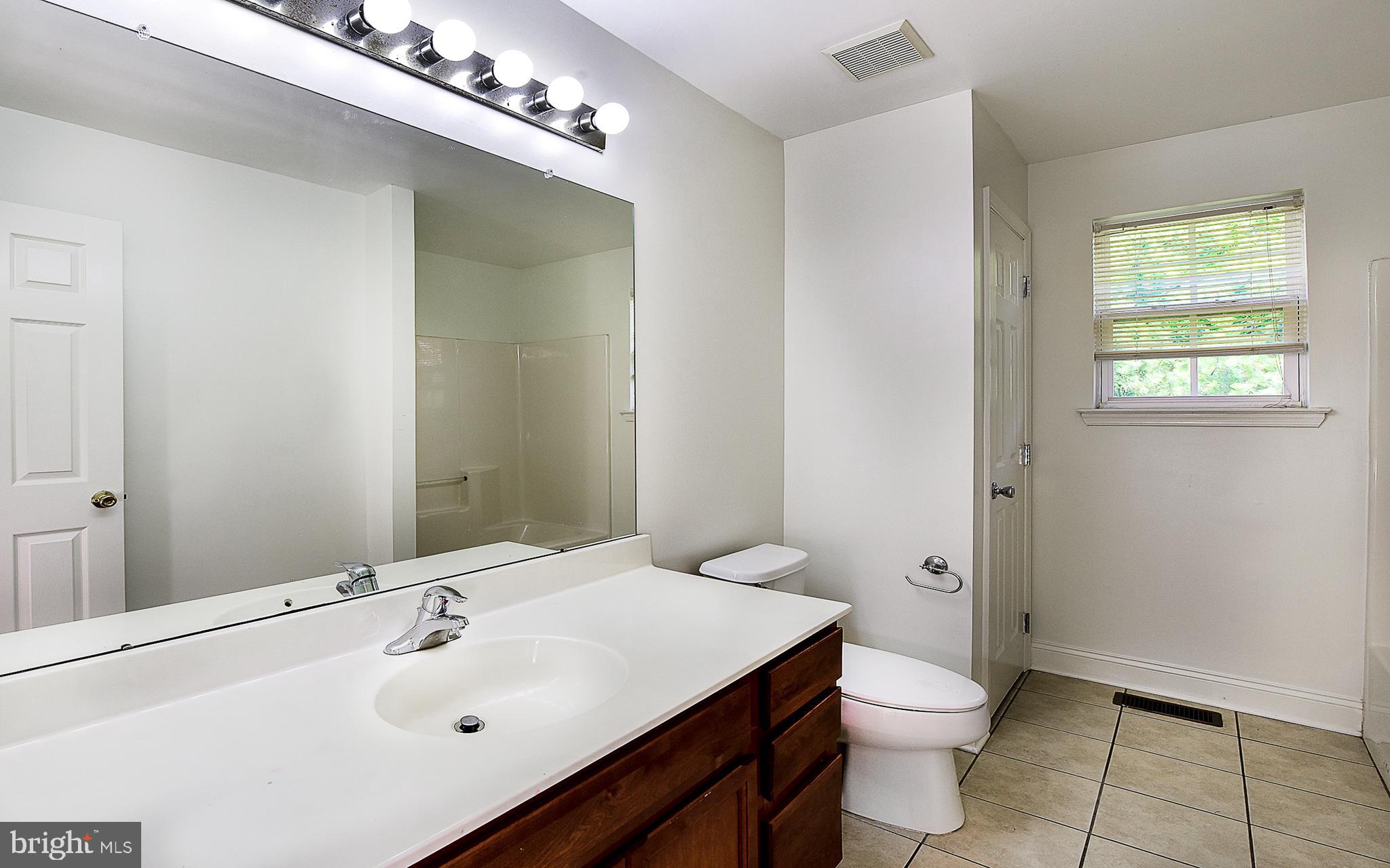 6 Palmer Court Glassboro, NJ 08028 - Photo 32 of 44 Hall bathroom