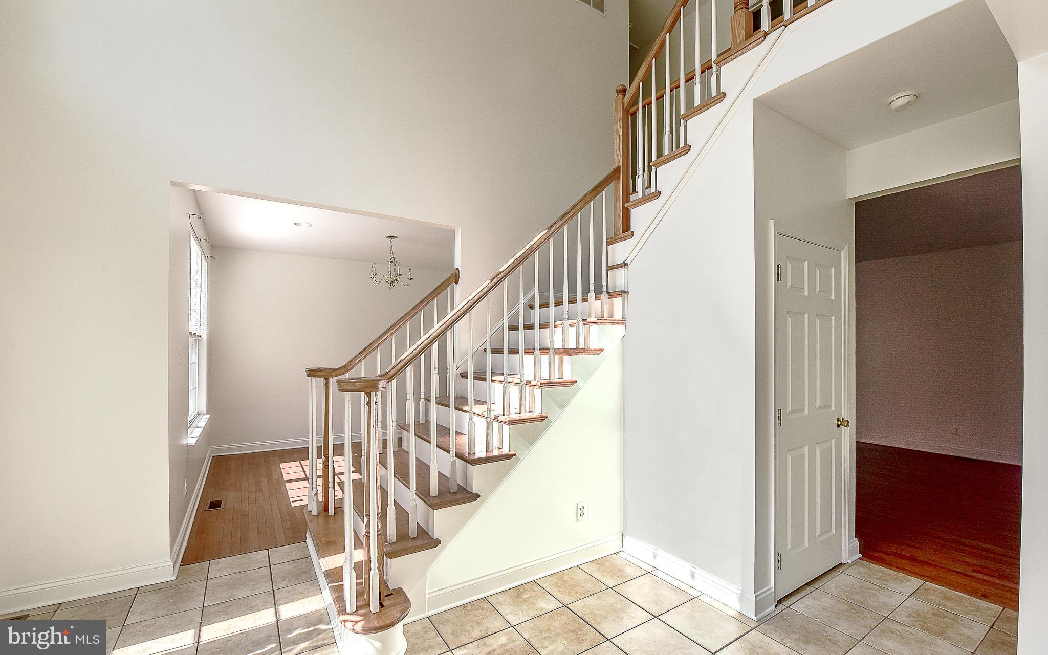 6 Palmer Court Glassboro, NJ 08028 - Photo 6 of 44 Foyer