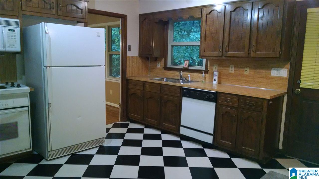 828 Round Hill Road Pelham, AL 35124 - Photo 13 of 19