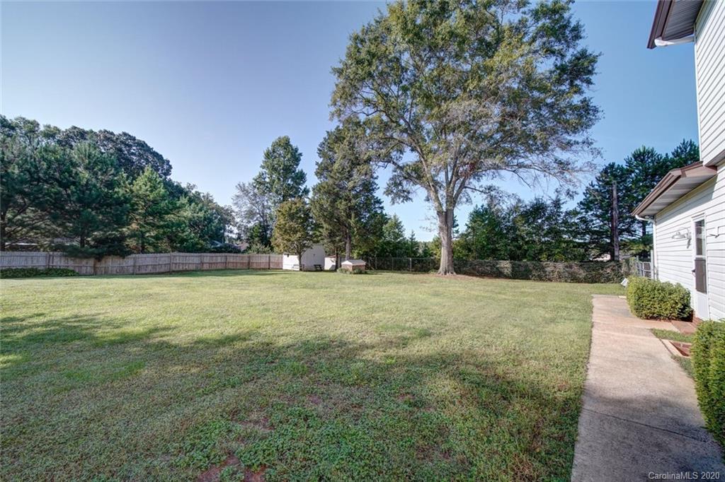 3310 Kelly Road Charlotte, NC 28216 - Photo 3 of 36 Gallery Image 3