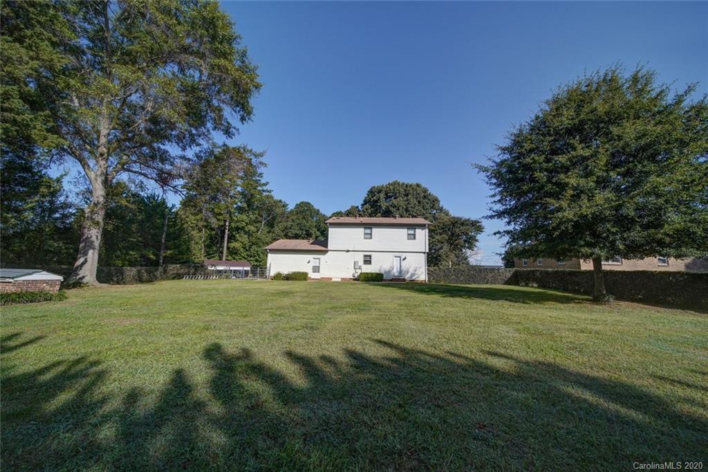 3310 Kelly Road Charlotte, NC 28216 - Photo 4 of 36 Gallery Image 4