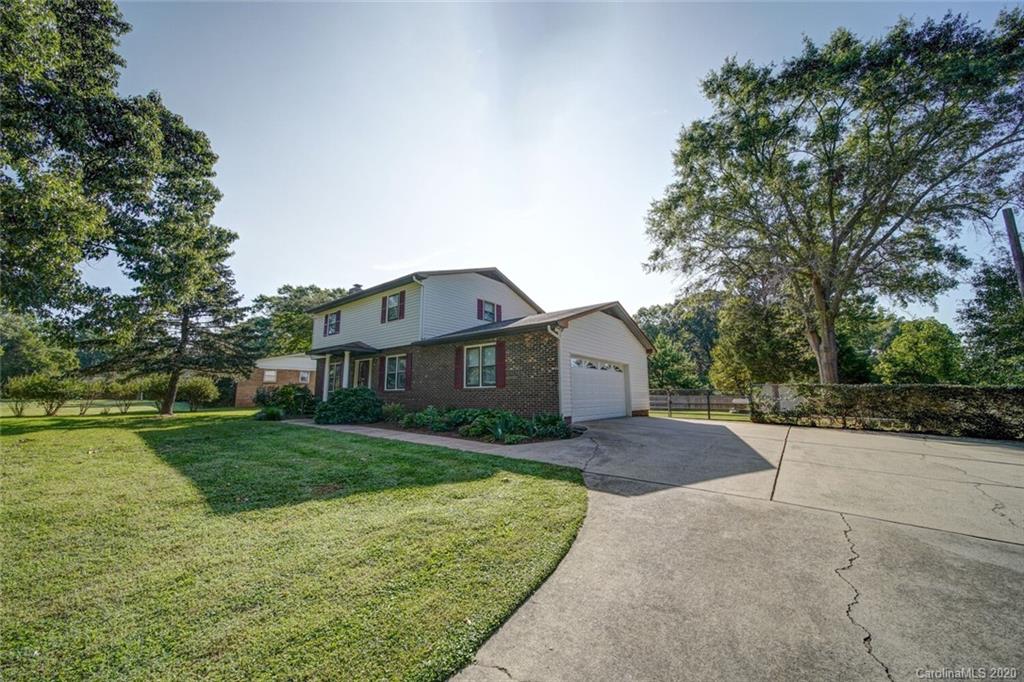 3310 Kelly Road Charlotte, NC 28216 - Photo 6 of 36 Gallery Image 6
