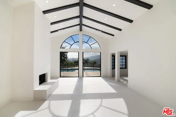 a view of entryway with a front door